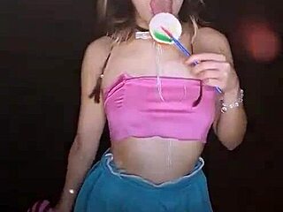 Bonneyuwu the cute young teen chupando chupetin at 11:46 looking beautiful 🍭