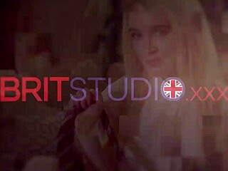 i'm 18 year old british girl masturbatin outdoors in public