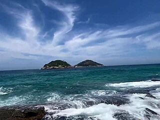 novinha de 18 anos casada loses her phone leading to leaked sexy amateur videos from recreio beach