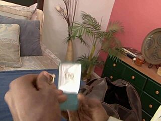 Doggy stil hamrende i søde babes våde fisse før ferieudflugten