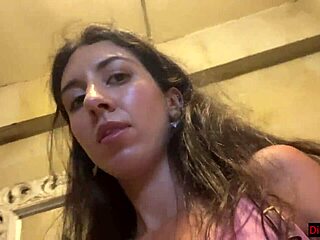 Симпатична брюнетка тийн 18+ показва малки 18+ цици и гълта сперма на лицето след POV минет в тоалетна на ресторант