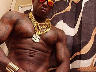 Wow, kolla den här BBC-dyrkan med Hallelujah Johnson, gråtande profeten själv! 😍