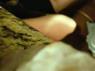 감정적인 BBW 거유 펠라치오 정액 삼키기 숨긴 카메라 줄리 지글스