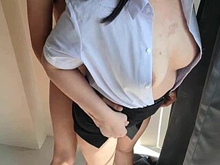 Thai girl gets fucked and cums in her pussy