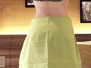 I think this Japanese beautiful girl looks so cute in her navel-baring outfit