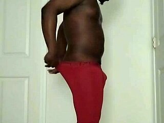 Wearing Chest and Abdominal Muscles for Decoration in Workout Session 1