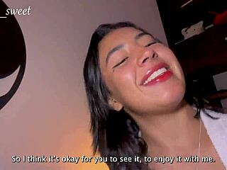 Waouh, après deux verres je gicle crème blanche de ma chatte latina serrée !