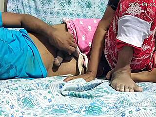 Große Titten Indische Dasi Bhabhi nimmt Monster-Schwanz im Schlafzimmer