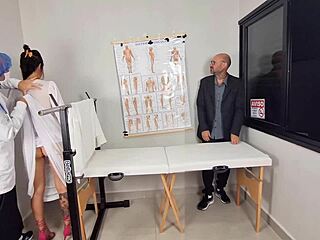 Noivo Corno Leva Sua Noiva Ao Médico Que Teve Que Fazer Exame Ginecológico