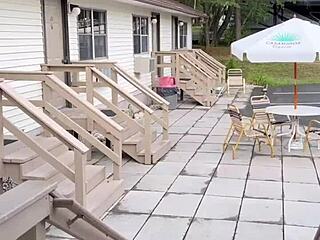 Ей тая компилация показва всички диви моменти голи на разходки в природата и публични места