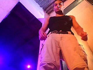 Hard Bodybuilder Masturbates Muscular Cock Up and Down!