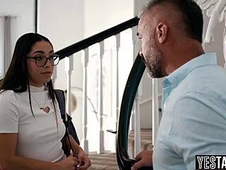 Зрял стъптат с голям кур ли тренира латинка тийн 18+?