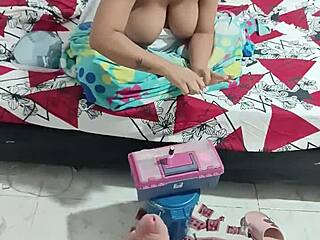 colombian amateur masturbates her wet shaved pussy close-up while wife does nails