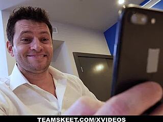 אחות חמה אלה נוקס מזיינת שדיים ורוכבת על זין אבא חורג בבית חולים