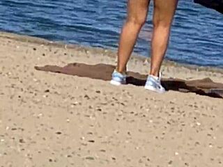 Damn that juicy cameltoe on this teasing asian beach candid 😏🏖️