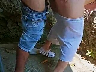 Latynoska nastolatka 18+ z chłopakiem zrywa ciuchy na ostre analowe creampie na dworze za opuszczonym domem