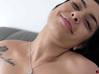 Skinny Latina Universitária Alice Becker Dá Blowjob E Leva Gozada No Cu De Curitiba