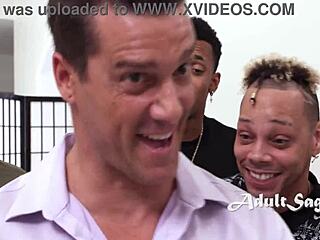 Masseuse MILF double vaginal huilé gangbang happy ends tous clients garage