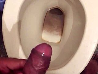 WATCH ME PEE NICE AND STEADY MONSTER COCK DRIPPING!