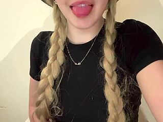 Η μικρή Rose ραντίζει άγρια στα σορτσάκια