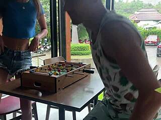 Elvesztette a játékot, kint vad cumwalk csepegő nedves puncival durva doggystyle után