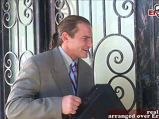 רוצה לראות מלפית שחורת שיער חזה גדול חוטפת זיון כוס מחוספס עם ציצים קופצים?