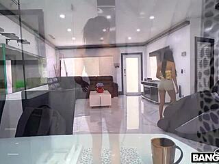 Stedfar stor pik banker mens Eden West suger til sædexplosion