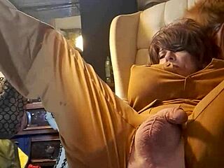 man i love stuffing my fine ass with this huge dildo crossdressing as shemale