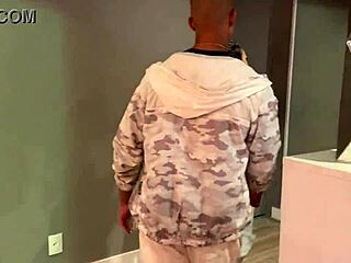 She hit SP and they played anal hard.