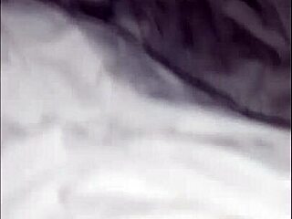 decided to rub one out right next to sleeping boyfriend