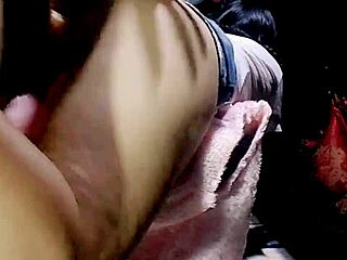 PATRZ JAK MOJĄ SZKOLNĄ DZIEWCZYNĘ ROZRUCHAJĄ ANALNIE Z CREAMPIE PUBLICZNIE NA HARDO!