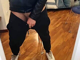 i gave him this intense amateur handjob n he blasted huge cumshot