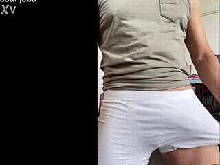 i can't stop staring at this gostoso pauzudo's massive amateur cock bulging in his pants