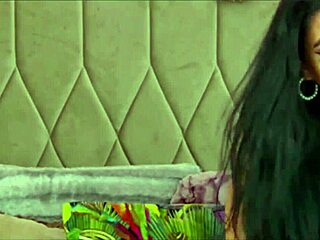 Amy's stripping naked smoking and shaking shaved pussy