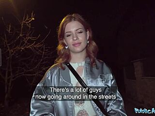 Rudowłosa laska tryska na wielkiego kutasa podczas publicznego podrywu i ostrego ruchania