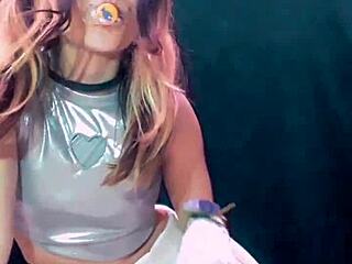 Bonneyuwu pissar i flaska sen dricker varm urin