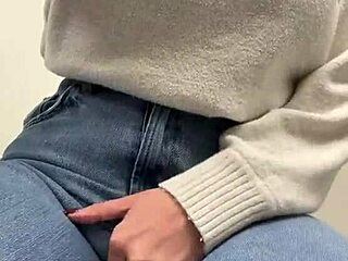 she sneaks a QUICK ORGASM in the doctor's office