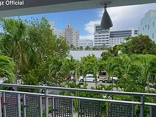 Bubble butt Bella cumms cremar bbc innan festen