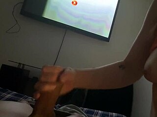 scared watching horror movie so best friend mounts me cowgirl?? 😱🍑