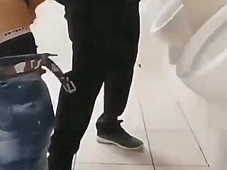 DEI O CU NO BANHEIRO DA ESCOLA PRA 2 PROFES!