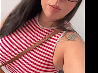 Big ass prostitute masturbates juicy pussy waiting alone in reception room tesao hits hard.