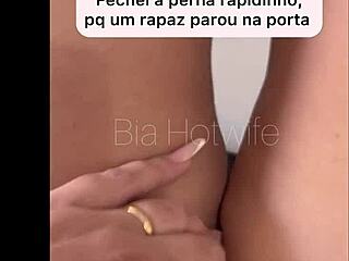 Big ass prostitute masturbates juicy pussy waiting alone in reception room tesao hits hard.