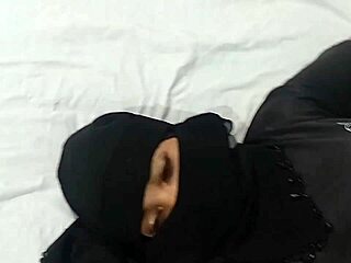 check out this muslim chick banging her hindu boyfriend raw