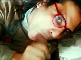 mi novia me lleva al patio y me hace un super oral garganta profunda