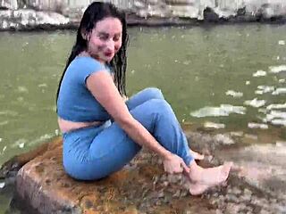 argentinian big ass asian pays stranger to fuck her pussy and lick cunni by the river
