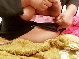 Indian Aunty Flaunts Her Sexy Tits