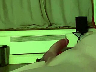 infamous1182 emerges as captivating amateur in homemade daily life scenes