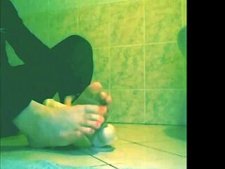 Shemale Veronica struts her blue-eyed crossdressing feet fetish after dark