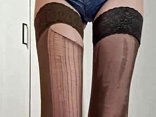 balloon fetish hides elza kom's sexy curves but not her domination cravings