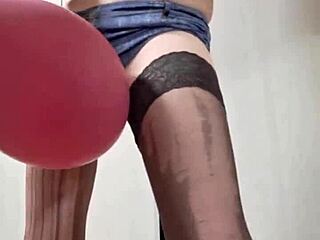 balloon fetish hides elza kom's sexy curves but not her domination cravings